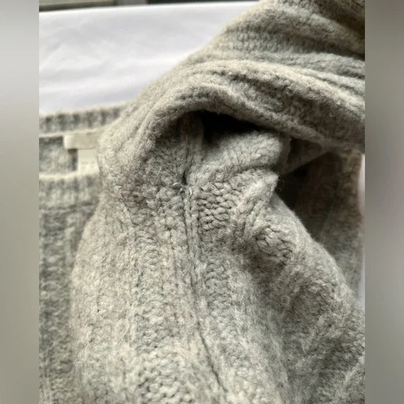 H&M | Grey Ribbed Knit Cropped Sweater - Picture 15 of 16